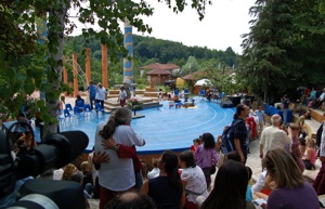 Open Temple stage with people